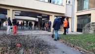 Da li se upravo dešava eksplozija korone nakon praznika? Gužve ispred beogradske ambulante, desetine čekaju