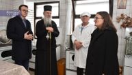 Petković i episkop Teodosije posetili narodnu kuhinju u Novom Brdu na KiM