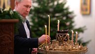 Putin na ponoćnoj službi u crkvi u Novo-Ogarjevu, čestitao praznik: Božić ispunjava srca radošću