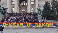 Delije se skupile u centru Beograda i poslale poruku: "Ljubav je zakon"