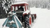 Meštani Nove Varoši traktorima na slavu probijali snežne blokade: Uspeli su da dočekaju goste