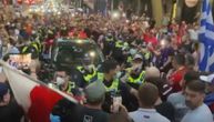 (LIVESTREAM) Haos u Melburnu: Srbi telima branili deportaciju Novaka, policija ih napala suzavcem