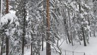 Skoro metar snega na Rudniku: Putari pokušavaju da stignu do starih i bolesnih, izbio požar u Donjoj Vrbavi