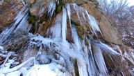 Nestvaran prizor na Vlasini: Uslikane ledenice na stenama kao iz bajke, čaroliju stvorila divlja priroda