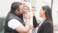 Sloba Vasić stigao u bolnicu gde će biti operisan: Ćerkicu ne ispušta iz naručja