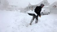 Amerika na udaru stravične snežne oluje: Ljudi u panici pustošili radnje, mnoga mesta zavejana