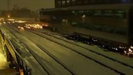 Neverovatan snimak vozova koji prelaze preko zapaljenih šina: Ovo je redovna pojava tokom ledenih dana