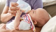 Nestašica mlečne formule za bebe u SAD: Problemi počeli tokom epidemije korone