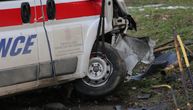 Sudar saniteta i putničkog vozila kod sela Stajkovce: Troje povređenih