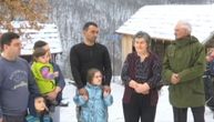 Tako blizu, a tako daleko: Ristići sa brda gledaju svoju imovinu u Podujevu, koju sada koriste Albanci