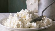Domaći recept za urdu: Mekani beli sir koji se savršeno slaže sa pecivom i turšijom