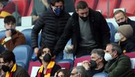 Fatalni Italijan na stadionu bez šminke i u običnom izdanju: Pozdravio se sa ovom "facom"