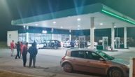 BMW udario u "mercedes", pa nastala masovna tuča kod Zrenjanina: Jedna osoba prevezena u bolnicu
