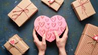 U susret Danu zaljubljenih: Šta pokloniti partneru? Predlozi za svačiji džep