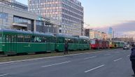 Zašto tramvaji stoje na praznoj raskrsnici na Novom Beogradu? Građani besni, nadležni kažu da je zbog gužve