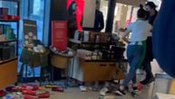 Mladić napravio haos u beogradskom kafiću: Rušio sve pred sobom, pa mirno izašao na vrata