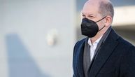 Šolc kritikovan zbog nenošenja maske u vladinom avionu za Nemačku: Ponovo uvedene dodatne korona mere