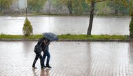 Sremska Mitrovica pod vodom: Padavine izazvale poplave na ulicama, vozila se jedva kreću