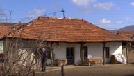 "Krpili smo kuću dokle se moglo, sad je ruše, hvala svima": Staroj porodici u Gračanici konačno grade novi dom