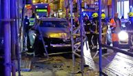 Mercedes se zakucao u zgradu u Zagrebu, pa u skelu koja se urušila od siline udara: Ima povređenih