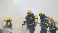 Veliki požar u Novom Sadu: Vatra guta dva stambena objekta, urušio se krov, cela ulica blokirana