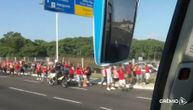 Navijači gađali autobus najvećeg rivala, odložen derbi, jedan fudbaler teže povređen