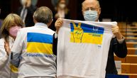 Emotivne scene na sednici Evropskog parlamenta: Aplauz i specijalne majice u znak podrške Ukrajini