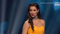 Dragana Kosjerina "pokorila" scenu RTS-a: Žuta glamurozna toaleta, dekolte i detalj oko vrata