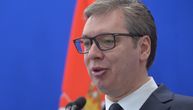 Vučić u Busijama: Predsednik se obraća narodu, dočekale ga hiljade ljudi