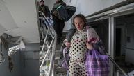 Nove fotografije Marijane iz Mariupolja: Leži u bolničkom krevetu, pored nje je beba