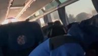 "Isuse, razbili su... Pazi!": Navijači Hajduka gađali kamenicama autobus sa igračima Dinama