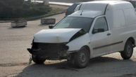 Teška saobraćajka u Užicu: Sudar automobila i pikap vozila, dve osobe povređene i prebačene u bolnicu