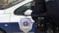 Beli "mercedes" divljao u Novom Sadu, zakucao se u trafiku, "zinula" mu hauba: Devojka (16) povređena