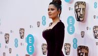 Selma Hajek u "nestašnoj" haljini pokazala previše: Ogroman dekolte u prvom planu