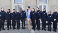 Karleuša posetila 45 novih komunalnih milicionera u Beogradu, pa obukla njihovu uniformu i vrtoglave potpetice
