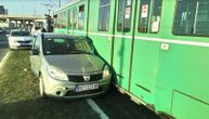 Sudar tramvaja i automobila kod Buvljaka: Vozač "dačije" prevezen u bolnicu