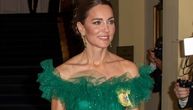 Kejt Midlton haljinom odala počast kraljici Elizabeti: Prisutne oduševila novim stajlingom