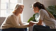 3 neprijatne, ali neophodne teme koje treba da pokrenete u razgovoru sa starijim roditeljima