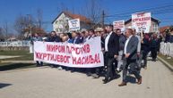 Protest Srba na KiM: U Gračanici završena mirna šetnja protiv Kurtijevog nasilja, u Kosovskoj Mitrovici traje