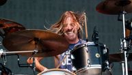Sin Tejlora Hokinsa na bubnjevima izveo pesmu "My Hero" grupe Foo Fighters