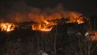 Veliki požar iznad Zenice, preti i kućama, vatrogasci i meštani gase nekontrolisanu vatru