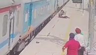 Putnik uskočio u voz na koji je kasnio: Od smrti ga spasao čuvar brzinom i snagom tigra