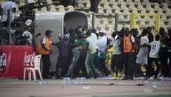 Doktor FIFA umro posle nereda na meču Nigerija - Gana, novinarka tvrdi da su ga pretukli navijači
