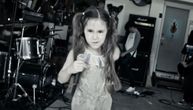 Ima samo osam godina, a pokidala hit grupe Korn "Freak on a Leash"