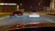 Snimak trke na Novom Beogradu: Dva besna auta stoje na semaforu, kad se upali zeleno - dodaju gas