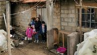Kuća strave i užasa samohrane majke 3 dece iz Vranja: Muž preminuo dok je bila trudna, žive u oronuloj sobici