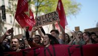 U Francuskoj protesti protiv Makrona i Le Pen: Policajci suzavcem rasterivali demonstrante