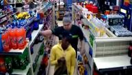 Kradljivac u prodavnici naleteo na nezgodnu mušteriju: "Spartanskim šutom" rešio lopova