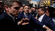 Napad na Emanuela Makrona: Predsednika Francuske gađali paradajzom, reagovalo obezbeđenje