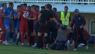 Fudbaler Novog Pazara napucao Lalatovića, ovaj pao na zemlju držeći se za leđa, publika u ekstazi